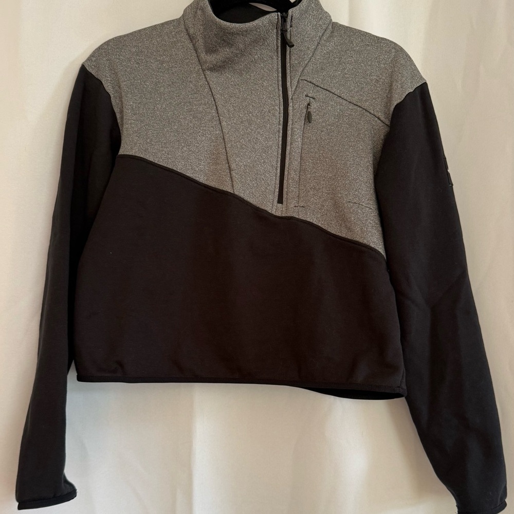 Columbia Women's Black and Gray cropped Half-Zip Sweatshirt
